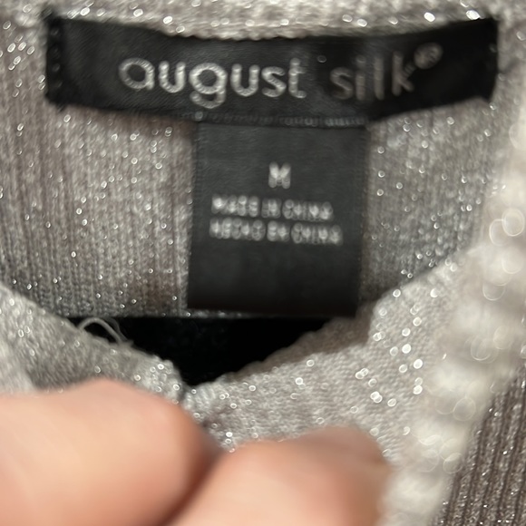 Sleeveless lightweight top - Picture 3 of 3